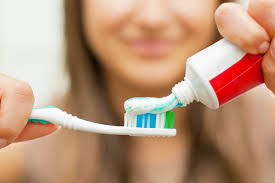 The Benefits of Using Natural Toothpastes for Treating Bad Breath
